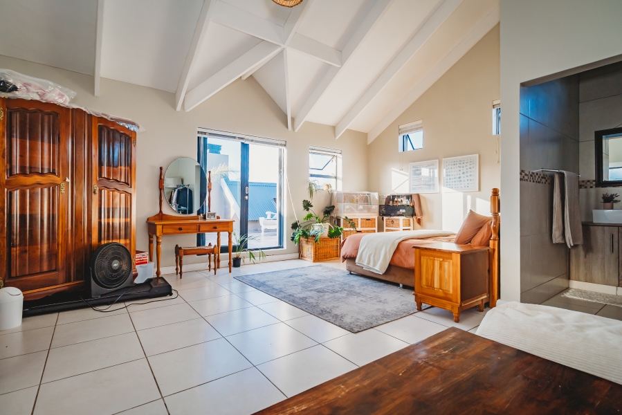 4 Bedroom Property for Sale in Kraaibosch Manor Western Cape